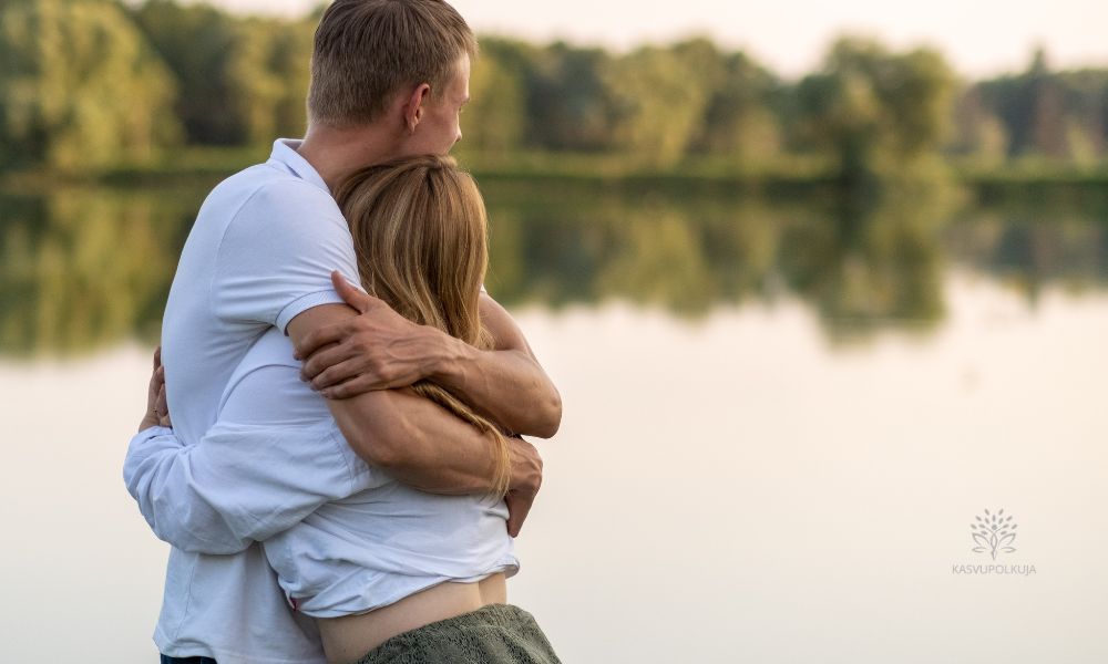 Mistä tietää, että mies haluaa vakavan suhteen? 10 merkkiä